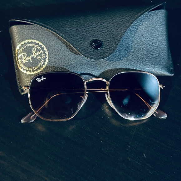 Ray-Ban Sunglasses - Picture 5 of 6